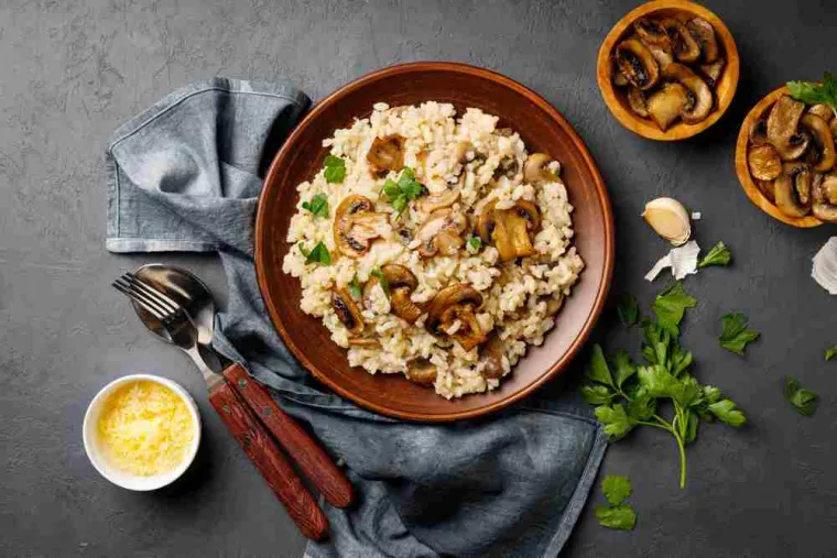Manger un risotto végétarien dans un restaurant cosy, Nice, Lou Tape